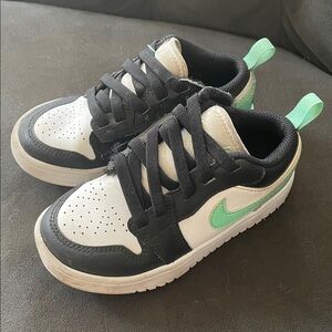 Nike Kids Sneakers Black and Green